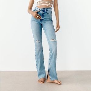 Zara Jeans: HIGH RISE FLARED SLIM FIT Z1975 JEANS
Mid-blue